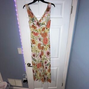 Elegant Floral V-Neck Maxi Dress